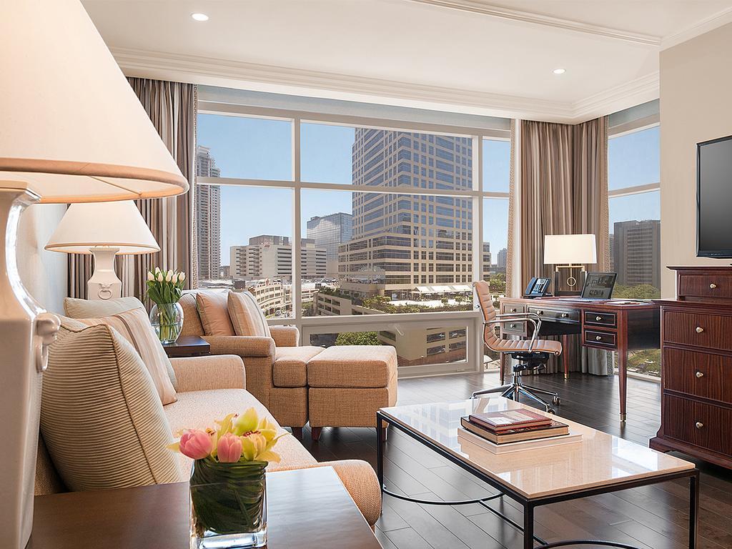 Discovery Primea San Pedro Makati Exterior foto A suite at the Four Seasons San Francisco