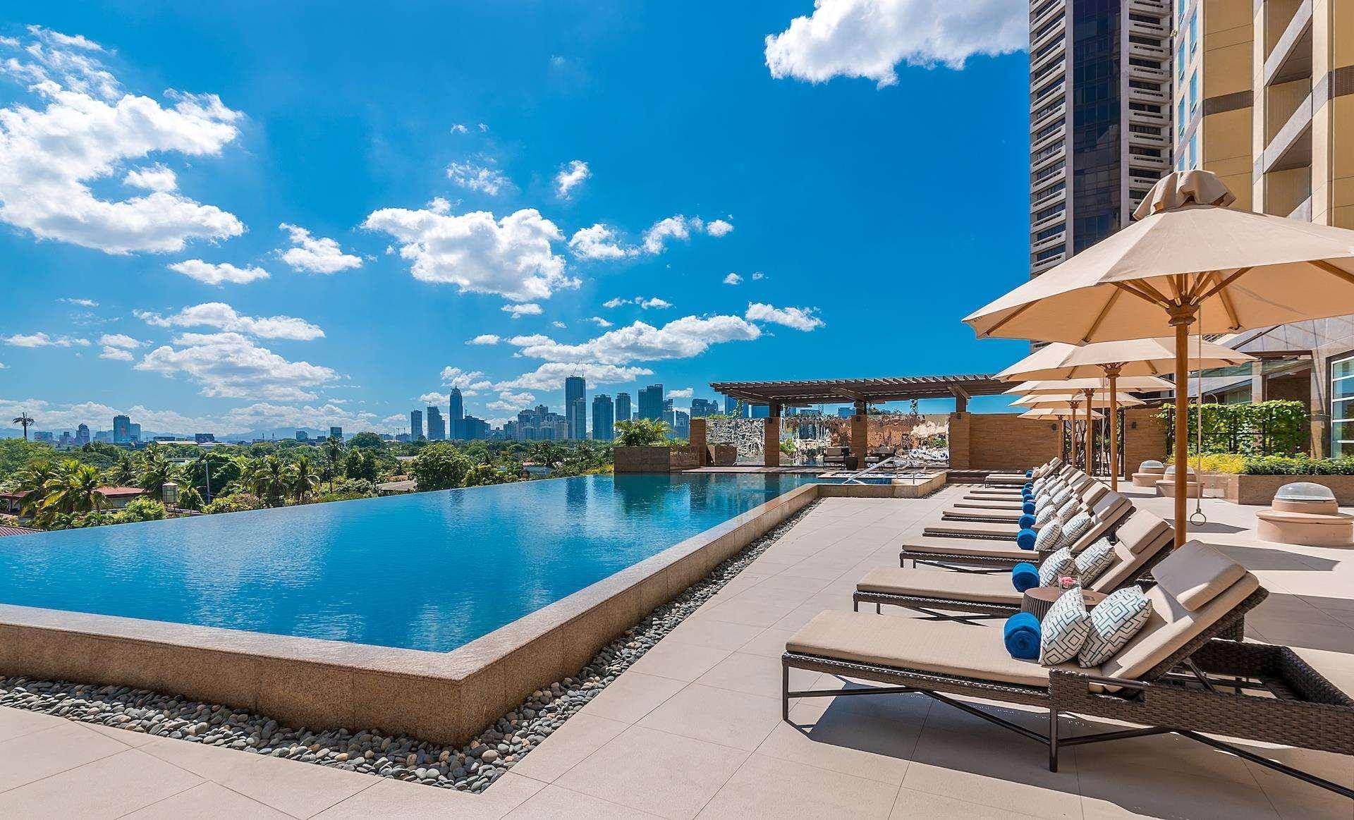 Discovery Primea San Pedro Makati Exterior foto The Infinity Pool at the 10th floor of the West Tower