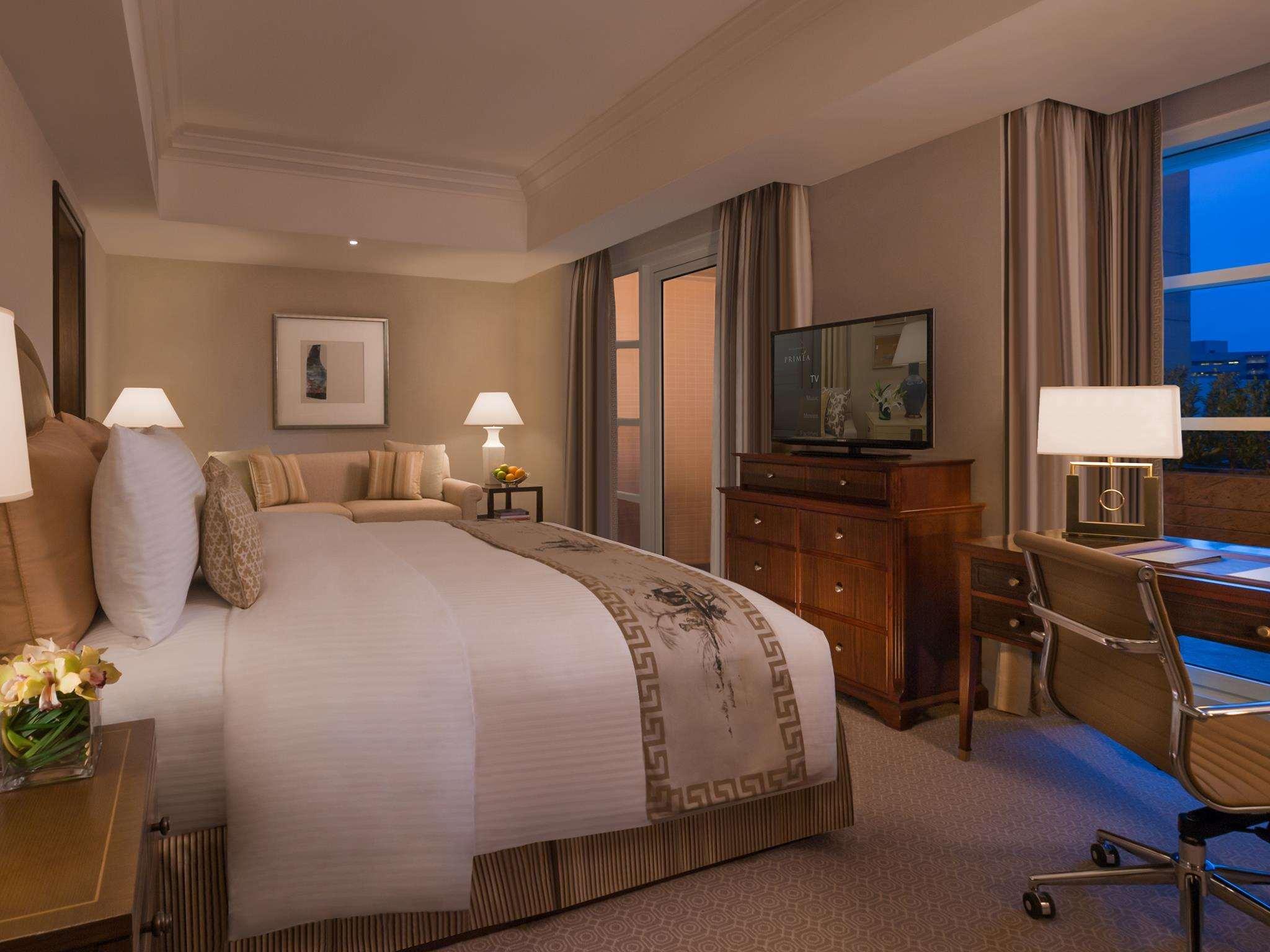 Discovery Primea San Pedro Makati Exterior foto A bedroom at the Four Seasons Hotel