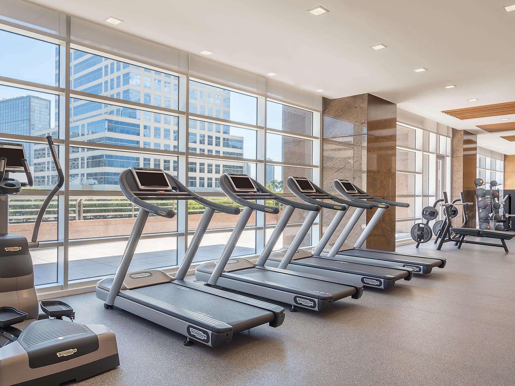 Discovery Primea San Pedro Makati Exterior foto The gym at the hotel