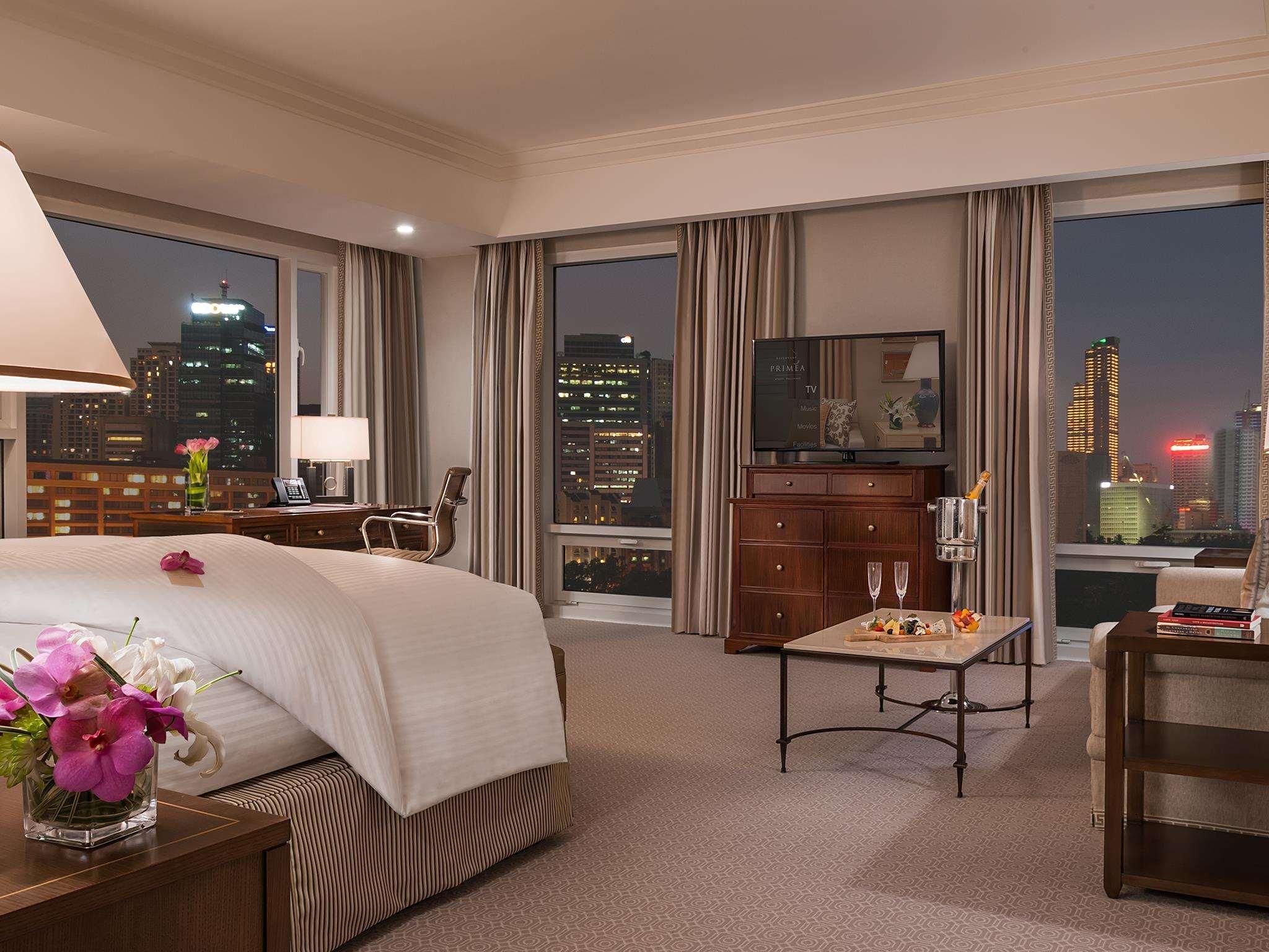 Discovery Primea San Pedro Makati Exterior foto A bedroom at the Mandarin Oriental New York