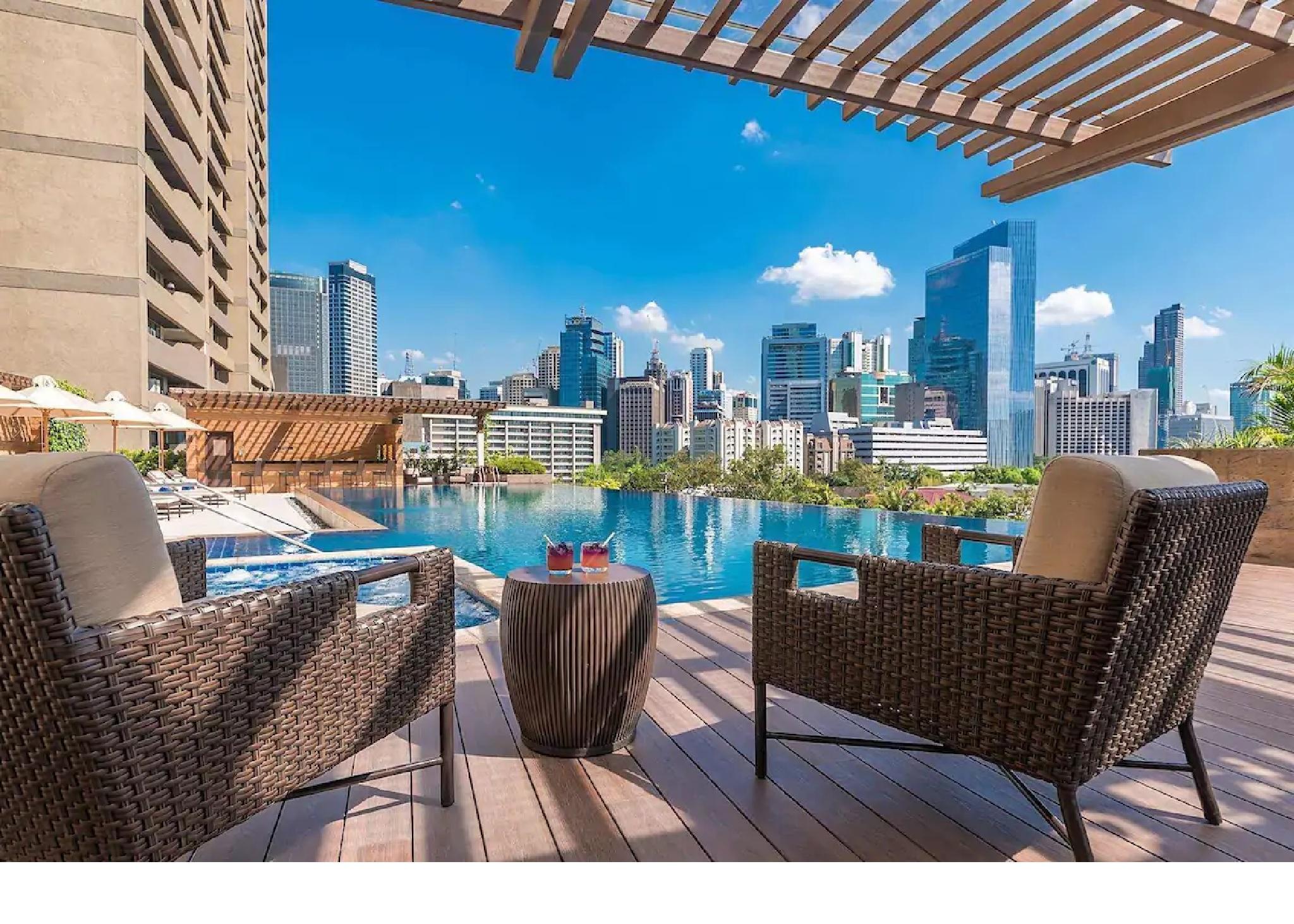 Discovery Primea San Pedro Makati Exterior foto View from the rooftop pool