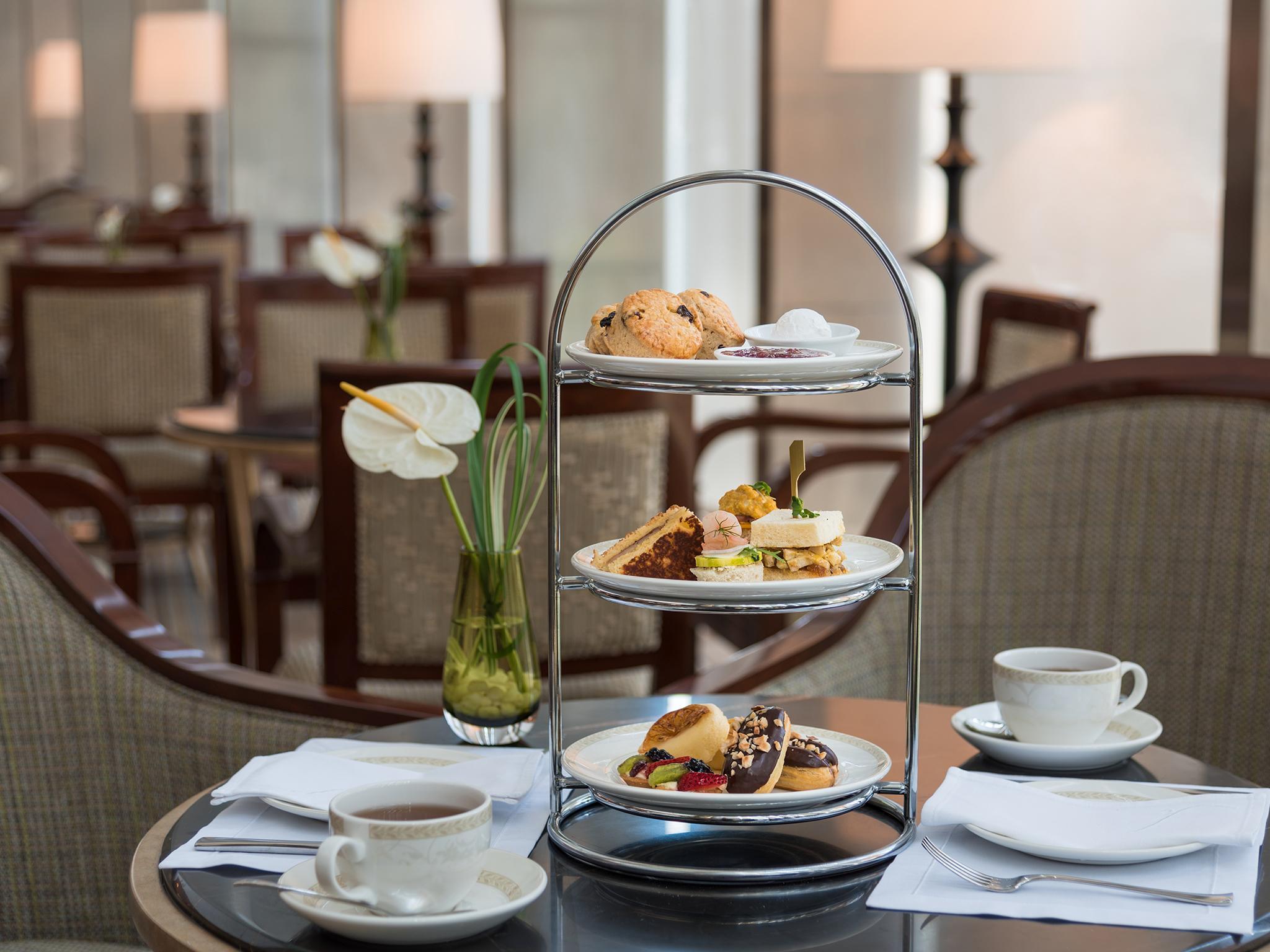 Discovery Primea San Pedro Makati Exterior foto Afternoon tea at the Fairmont, Jakarta
